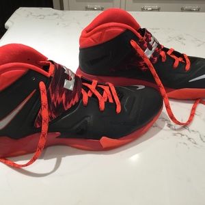NIke men’s basketball shoes, size 12.5